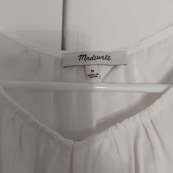 White blouse - Picture 2 of 3